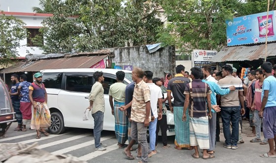 বাঘায় চতুর্থ শ্রেণির স্কুল ছাত্র মাইক্রোর চাপায় নিহত