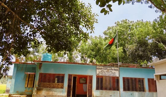 ট্রান্সফরমার চুরির ১৫ মাস, তীব্র গরমে ভুগছে শিক্ষার্থীরা