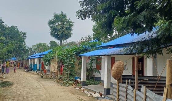 আশ্রয়ণ প্রকল্পের ঘর ভেঙে তৈরি পাঁকা ঘর বরাদ্ধে স্বজন প্রীতি