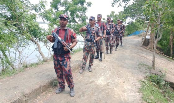 সাতক্ষীরা সীমান্তে পুশ-ইন ঠেকাতে বিজিবির সর্বোচ্চ সতর্কতা