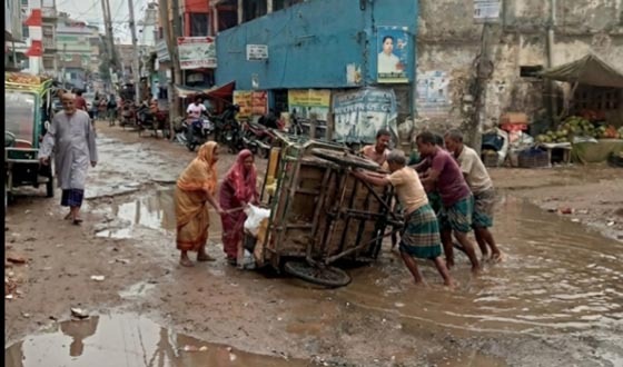 পশুহাট মোড়ে ২বছর ধরে মরণফাঁদে লাখো মানুষ