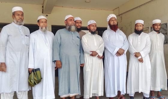 মসজিদের মাইকের তার ছেঁড়ার ঘটনায় ২ কর্মচারীকে শোকজ