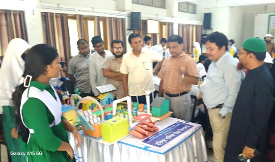 চাটমোহরে বিজ্ঞান প্রকল্প ও উদ্ভাবনী ধারণা প্রদর্শনী