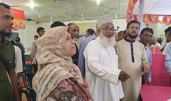 চিতলমারীতে বিজ্ঞানচর্চা ষ্টল পরিদর্শন করলেন এমপি মশিউর