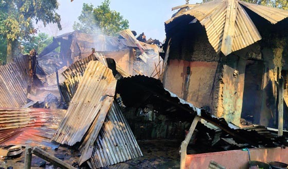 মান্দায় হত্যাকাণ্ড, আসামিদের বাড়িতে ভাঙচুর ও অগ্নিসংযোগ