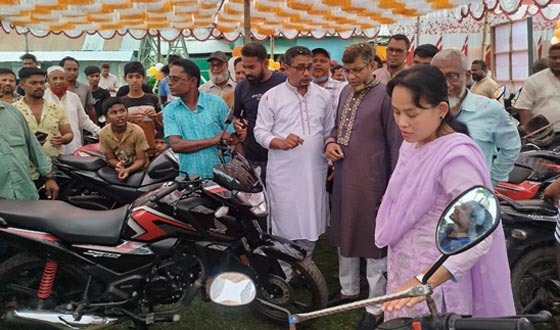 আটোয়ারীতে মোটর সাইকেল কেনা-বেচার বাজার উদ্বোধন