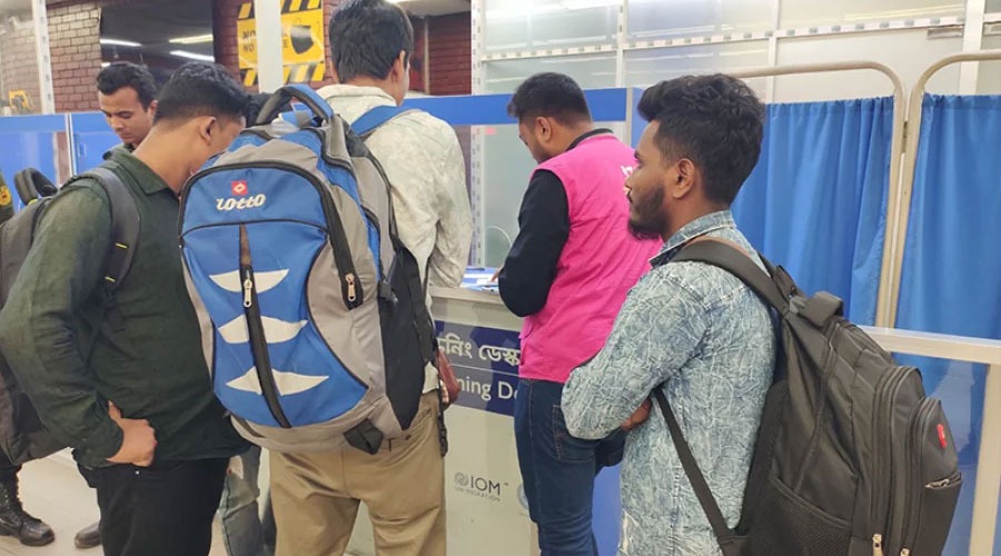 কম্বোডিয়ার সাইবার স্ক্যাম থেকে উদ্ধার ৩৭ বাংলাদেশি দেশে ফিরেছেন