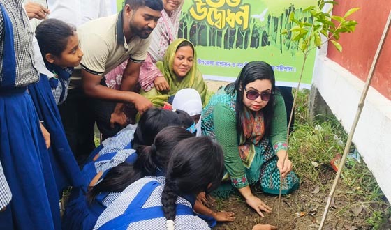 বাবুগঞ্জে বৃক্ষরোপণ কর্মসূচি উপলক্ষে বৃক্ষরোপণ কার্যক্রম অনুষ্ঠিত