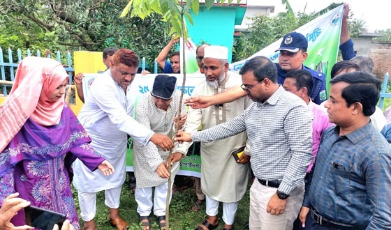 গোমস্তাপুর বৃক্ষরোপণ কর্মসূচির উদ্বোধন