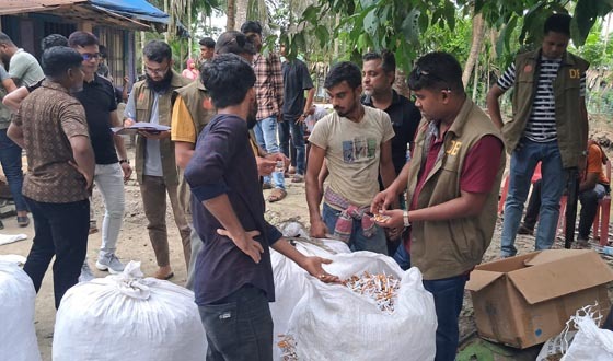 মোরেলগঞ্জে নকল সিগারেটসহ চোরাই মালামাল উদ্ধার