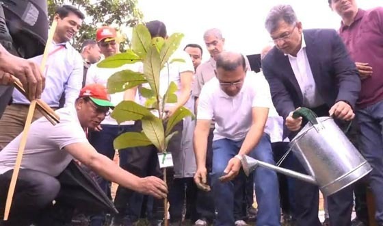 ডুলাহাজারা সাফারি পার্ক পরিদর্শন করলেন প্রধানমন্ত্রী