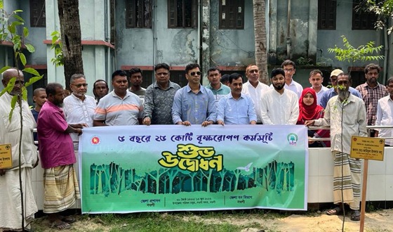 নওগাঁয় বৃক্ষরোপণ কর্মসূচি উদ্বোধন করলেন এমপি ধলু