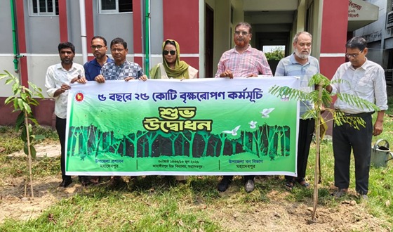মহাদেবপুরে বৃক্ষরোপণ কর্মসূচি উদ্বোধন