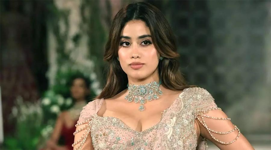 ‘পেদ্দি’ বিতর্কের মাঝেই জাহ্নবী কাপুরের পারিশ্রমিক ফাঁস