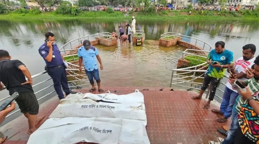 লেকে গোসলে নেমে একই পরিবারের ৩ জনের মৃত্যু, মূহুর্তেই  আনন্দ বেদনায় পরিণত