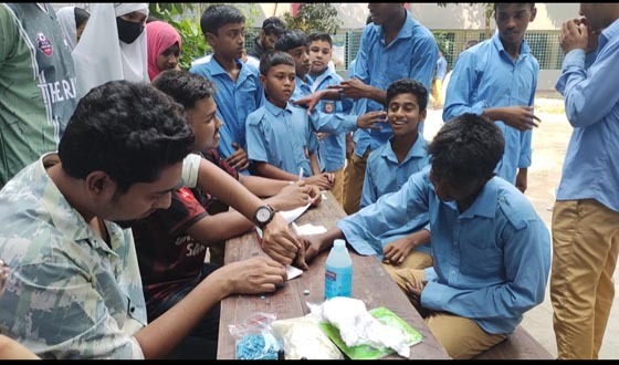 নওগাঁয় স্কুল শিক্ষার্থীদের নিয়ে রক্তদাতা দিবস উদযাপন