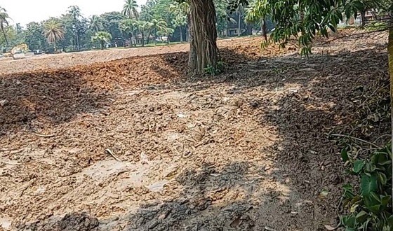 পানি নিষ্কাশনের খাল বন্ধ করায় জলাবদ্ধতা, বিপাকে এলাকাবাসি