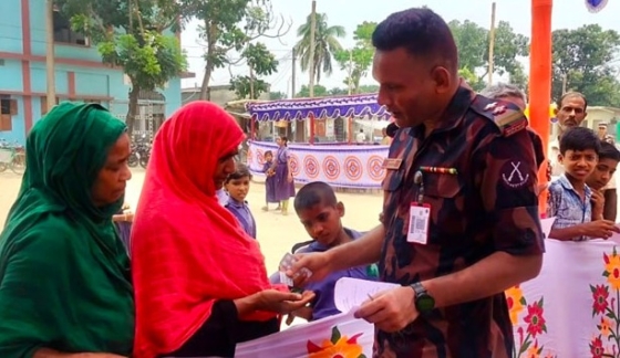 রাজশাহীতে বিনামূল্যে চিকিৎসাসেবা পেলেন দুর্গম চরের মানুষ