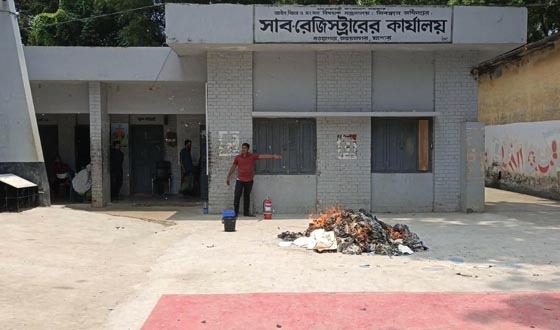 অভয়নগরে ৫ হাজার পুরোনো ও অনাদায়ী দলিল ধ্বংস