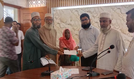 ভাঙ্গুড়ায় দরিদ্রদের আর্থিক সহায়তা প্রদান
