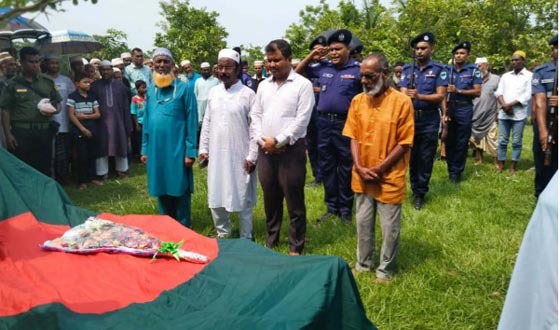 আশাশুনির কাপসন্ডায় বীর মুক্তিযোদ্ধাকে রাস্ট্রীয় মর্যাদায় দাফন