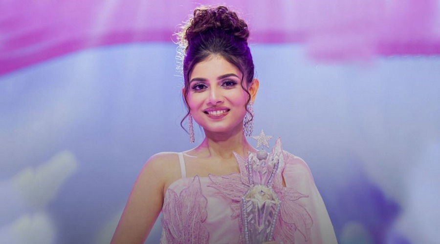 অভিনয়ের জগতে অভিষেক হচ্ছে লাক্স সুপারস্টার বর্ণিতার