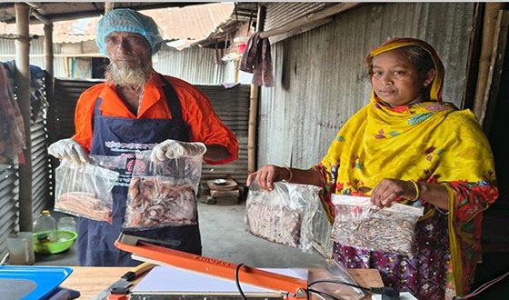 কুড়িগ্রামে নতুন উদ্যোক্তা উদ্যোগে সাড়া, দেশীয় ছোট মাছ এখন ‘রেডি টু কুক’
