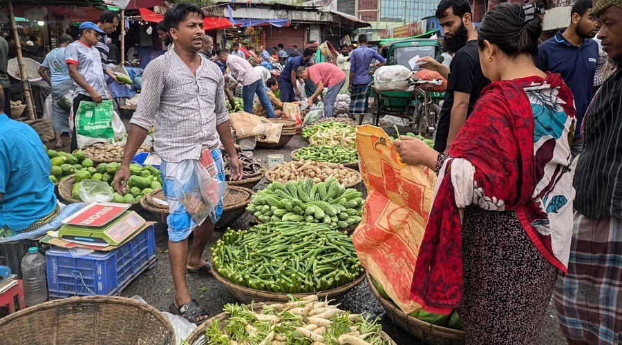 বাজার নিয়ন্ত্রণ করাই সরকারের বড় চ্যালেঞ্জ