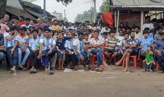 হাড্ডাহাড্ডি খেলায় ৩ গোলদিয়ে জয়লাভ করেন আর্জেন্টিনা