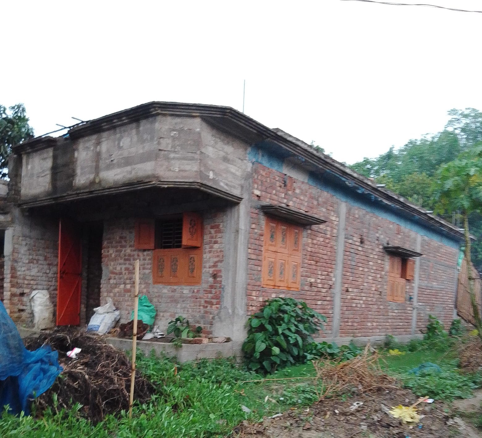 সাড়ে ৫ বছর ঝুলে আছে ডিসির উচ্ছেদ আদেশ
