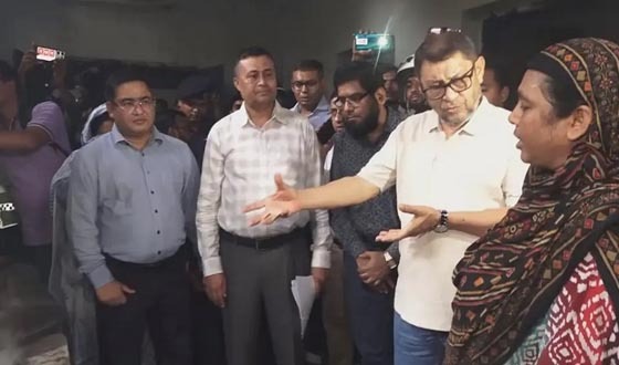 কুষ্টিয়া হাসপাতালে স্বাস্থ্যমন্ত্রী, অপরিষ্কার পরিবেশ দেখে ক্ষোভ
