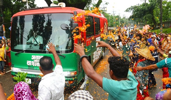 প্রধানমন্ত্রীকে বরণ করলেন সিলেটের চা শ্রমিকরা
