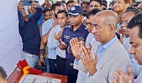 ঝিনাইদহে অত্যাধুনিক কসাইখানা উদ্বোধন করলেন আইনমন্ত্রী