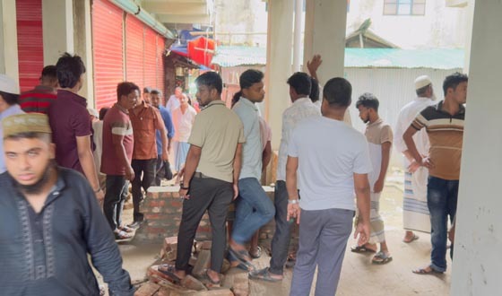 দাবি উঠেছে ঈদগাঁও মাছ বাজারের ইজারা মওকুফ