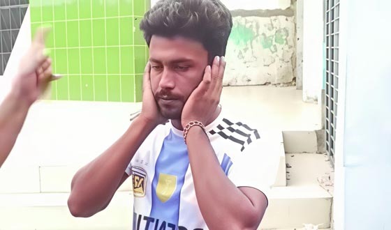 সারিয়াকান্দিতে সামাজিক ভাবে ইভটিজিংয়ের শাস্তি