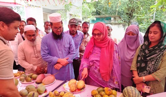 ঘোড়াঘাটে জাতীয় ফলমেলা অনুষ্ঠিত