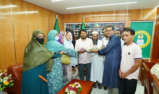রাসিক প্রশাসকের সাথে শিক্ষক ও কর্মকর্তাদের সাক্ষাৎ