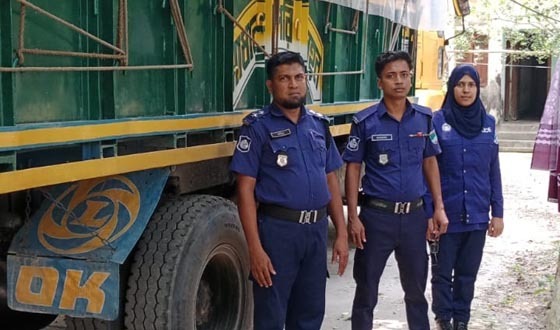 ফকিরহাটে সরকারি বস্তায় ধান বহন, ব্যবসায়ী গ্রেপ্তার, ধান জব্দ