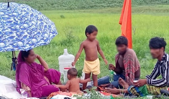 নিজ বাড়ীতে ফিরলেন সীমান্তে আটকে পড়া ৬ বাংলাদেশী