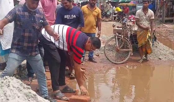 জনদুর্ভোগ কমাতে বিএনপি নেতা মিলনের প্রশংসনীয় উদ্যোগ