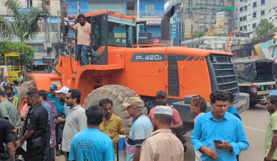 রাজশাহীতে ফুটপাত দখল ও অবৈধ পার্কিং উচ্ছেদ অভিযান