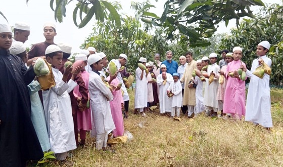 রাণীনগরে এতিম শিশুদের জন্য উন্মোক্ত দালানবাড়ী ফলবাগান