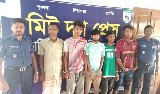 হাকিমপুর থানার পৃথক অভিযানে মাদকসহ গ্রেফতার ৬