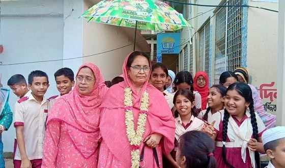 মতলবে ৩৯ বছরের শিক্ষকতা শেষে বাড়ি ফিরলেন শিক্ষক