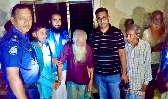 ৯০ বছরের বৃদ্ধ খোঁজে পেলেন তাঁর পরিবারকে