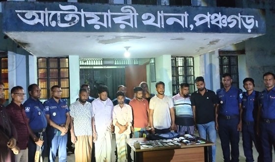 আটোয়ারীতে ৭ লক্ষাধিক জাল টাকাসহ ৭ ব্যক্তি আটক