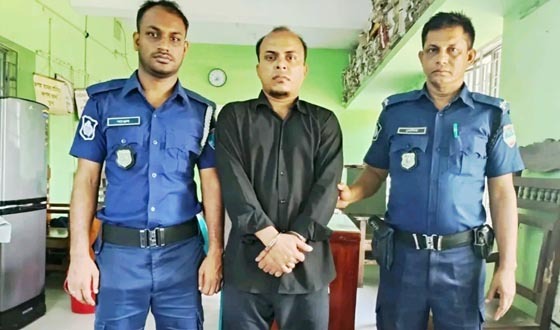 খুলনায় বিদেশি পিস্তলসহ যুবক আটক, থানায় মামলা