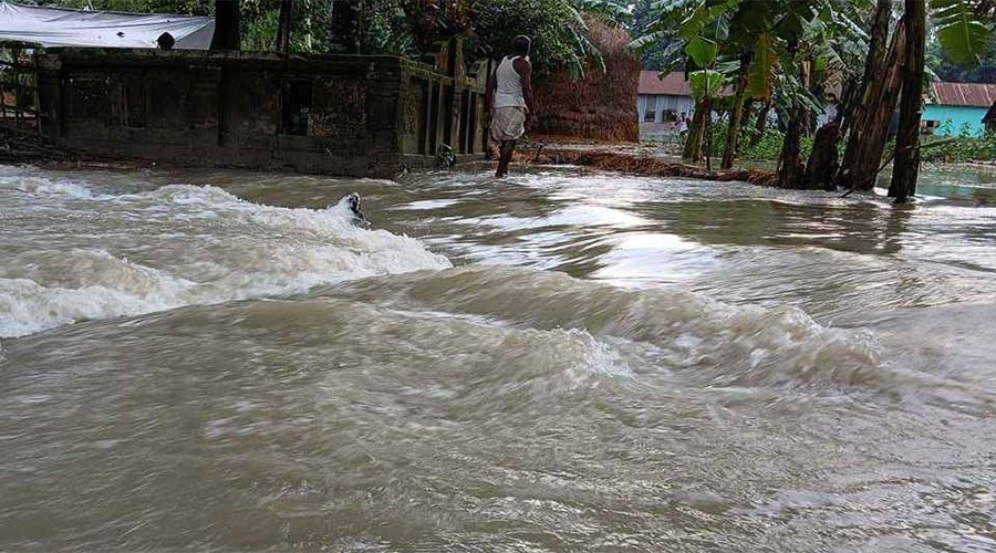 ভারি বৃষ্টিপাতের প্রভাবে ৪ জেলায় বন্যার আভাস