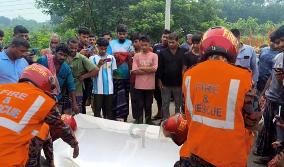 রূপসা পরিবহনের চাপায় ট্রাক চালক নিহত