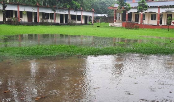 সামান্য বৃষ্টিতেই সৈয়দপুর খিয়ারপাড়া মাদ্রাসা মাঠে থইথই পানি